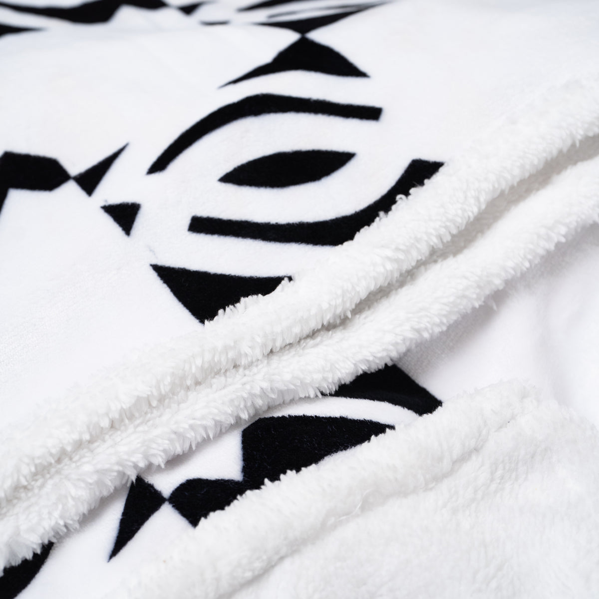OpTic B&W Blanket